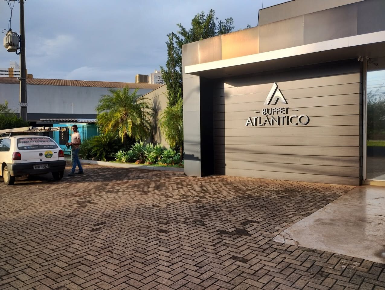 Detalhe da fachada do Buffet Atlântico executada pela Edis Painéis