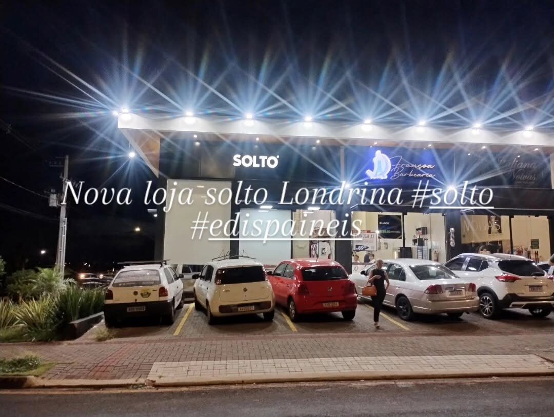 Comunicação visual externa da loja Solto em Londrina realizada pela Edis Painéis